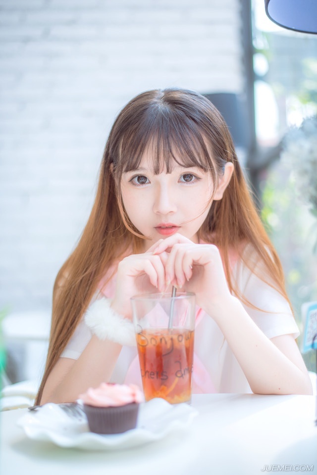 朋友不是先来的人或者认识最久的人，而是那个来了以后再也没有走的人。